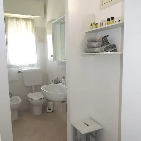 Apartment Titty
