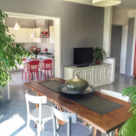 Apartment Titty Intra
