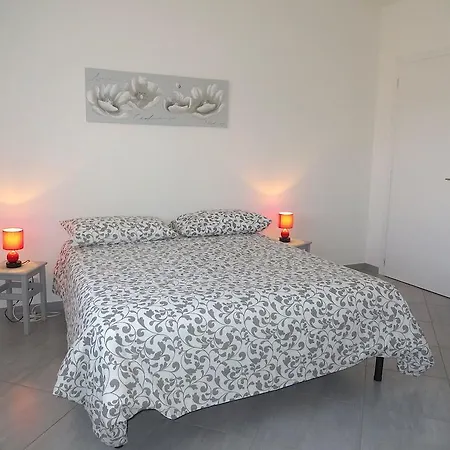 Apartment Titty